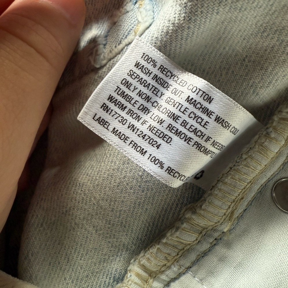 NWT Wild Fable Light Wash Denim Mini Skirt with frayed hem size 6 - Picture 3 of 5